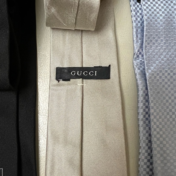Sophisticated Elegant Gucci & Louis Vuitton Neckties - Picture 4 of 7